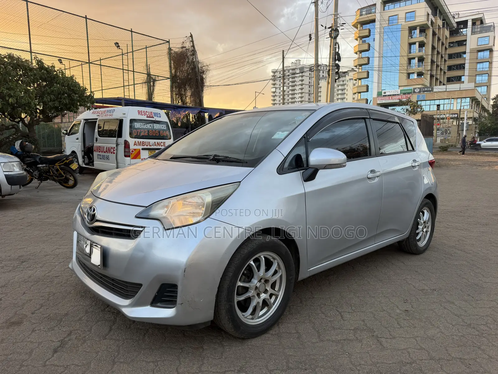 Toyota Ractis 2011 Silver