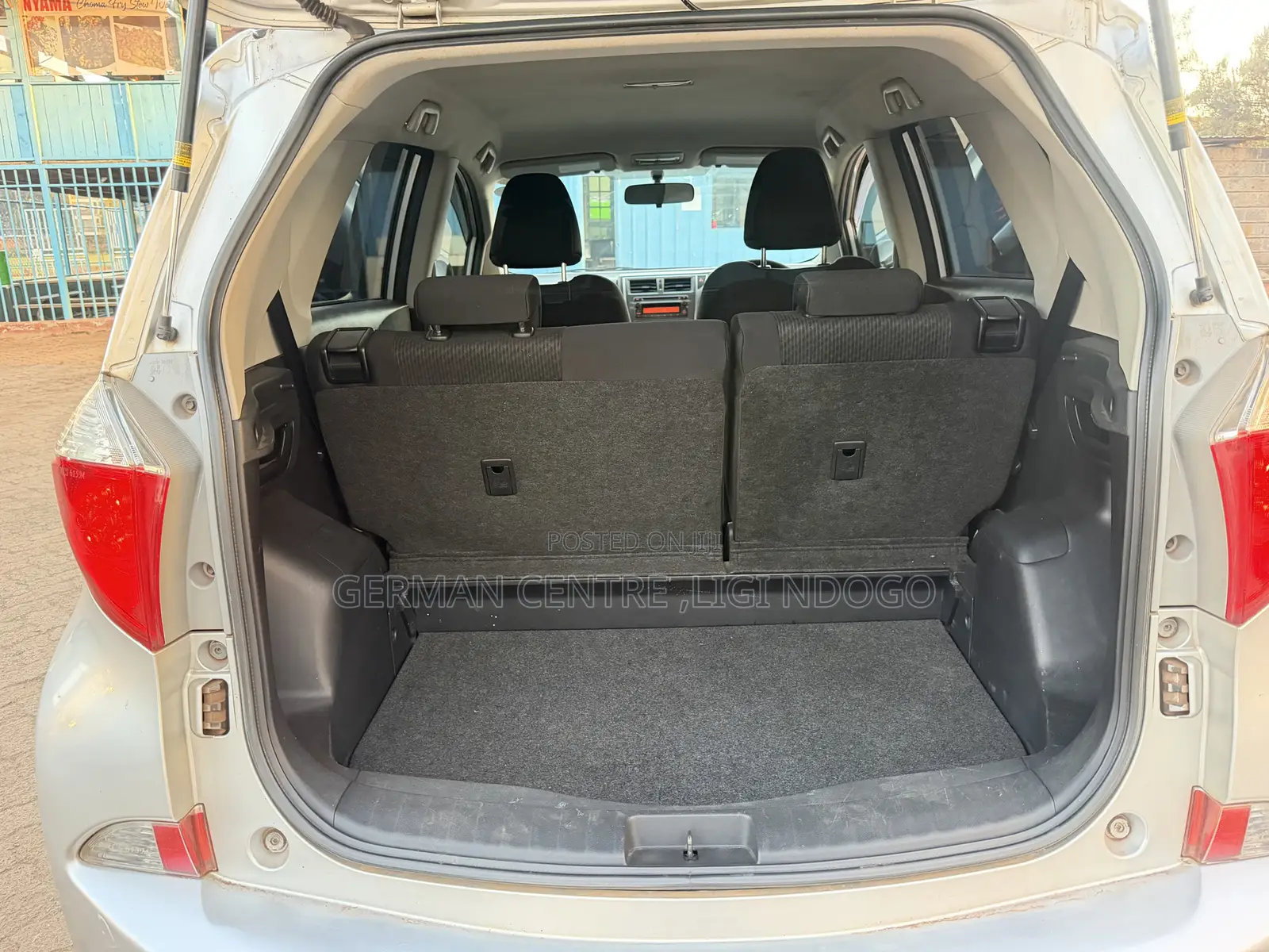 Toyota Ractis 2011 Silver