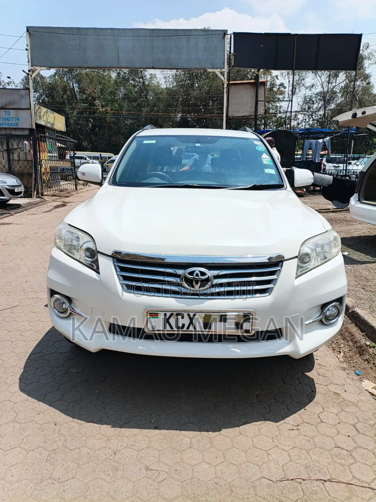 Toyota Vanguard 2012 White