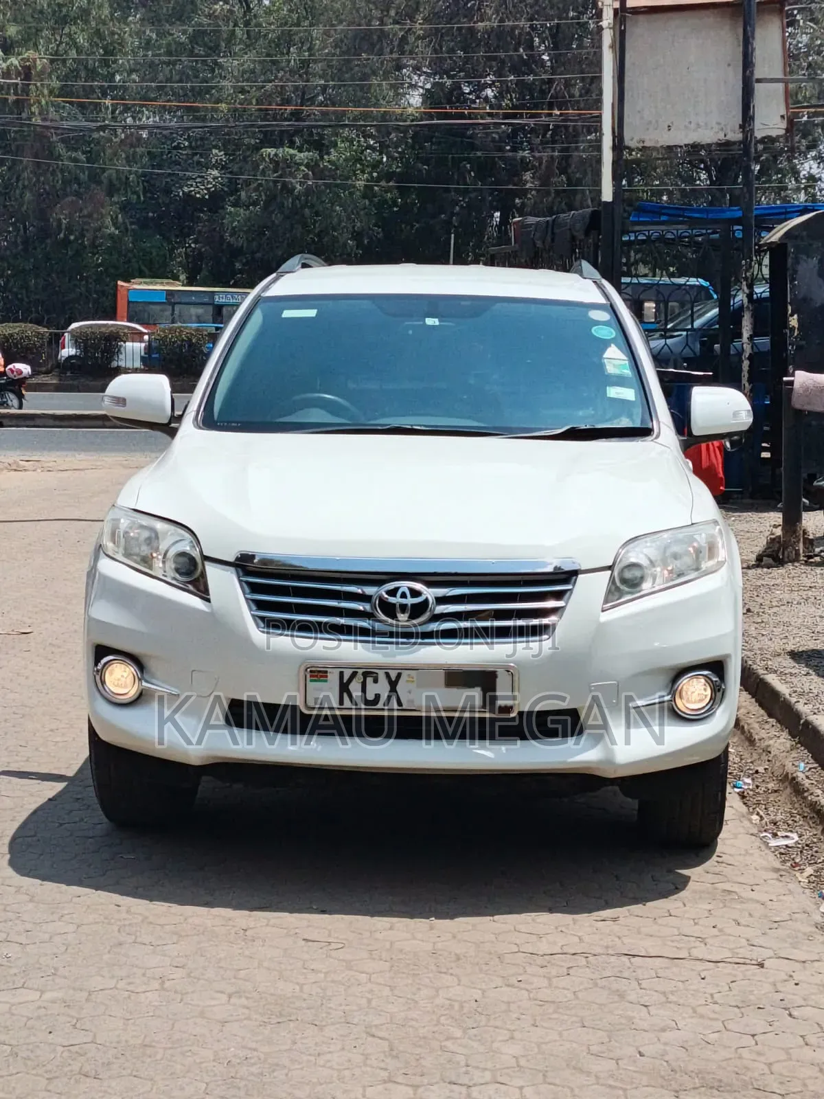 Toyota Vanguard 2012 White