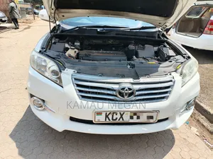 Toyota Vanguard 2012 White