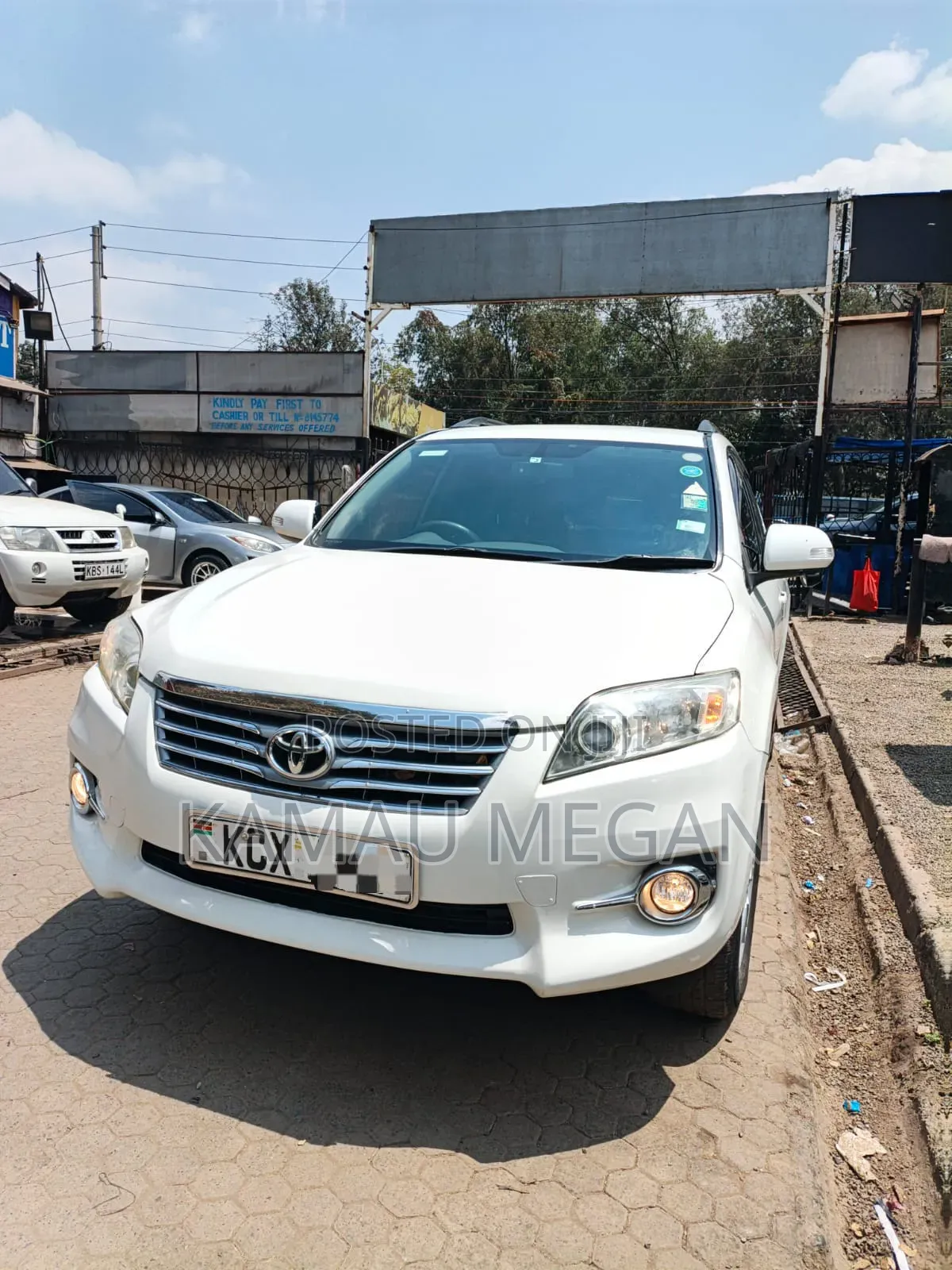 Toyota Vanguard 2012 White