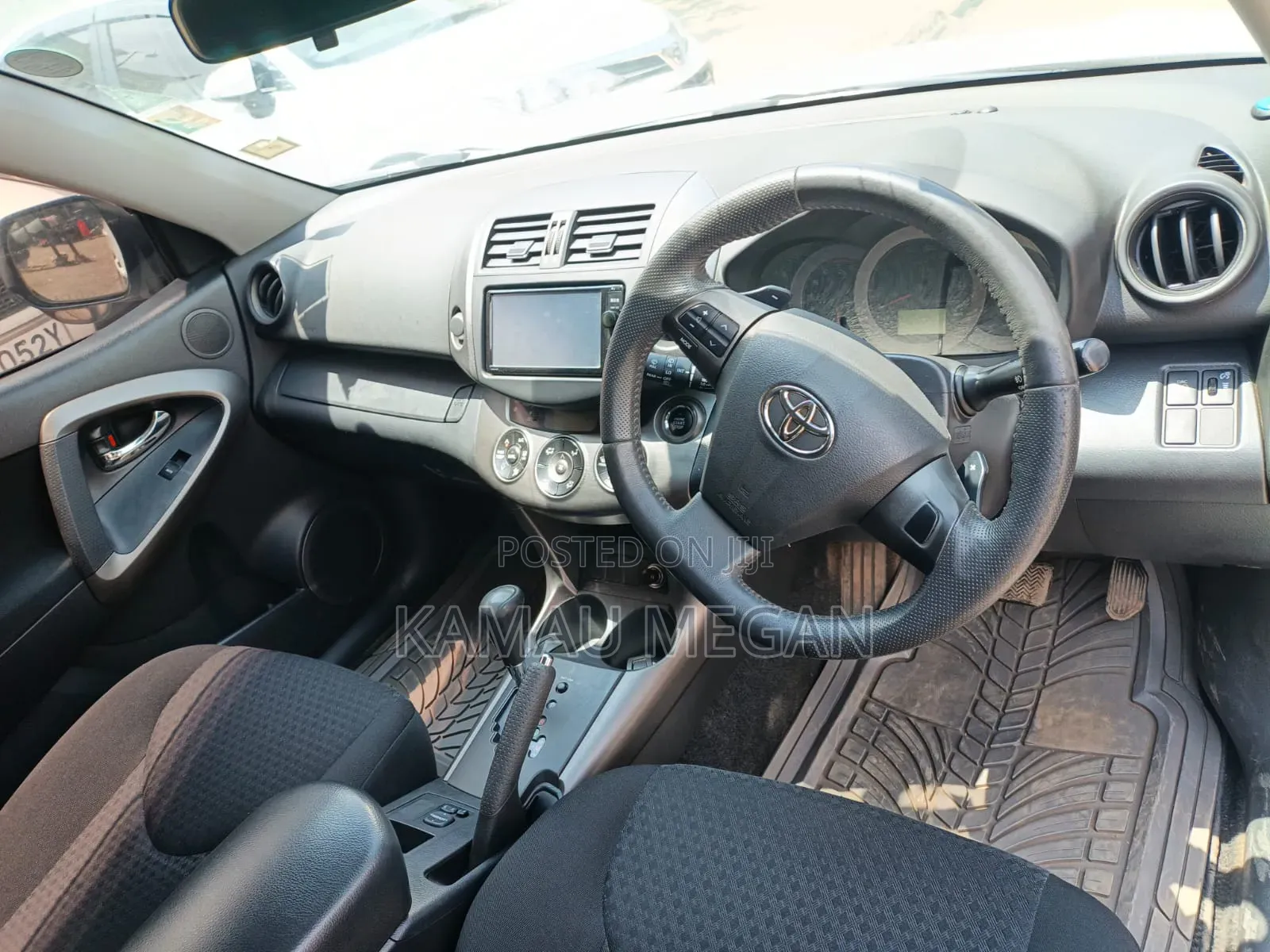 Toyota Vanguard 2012 White