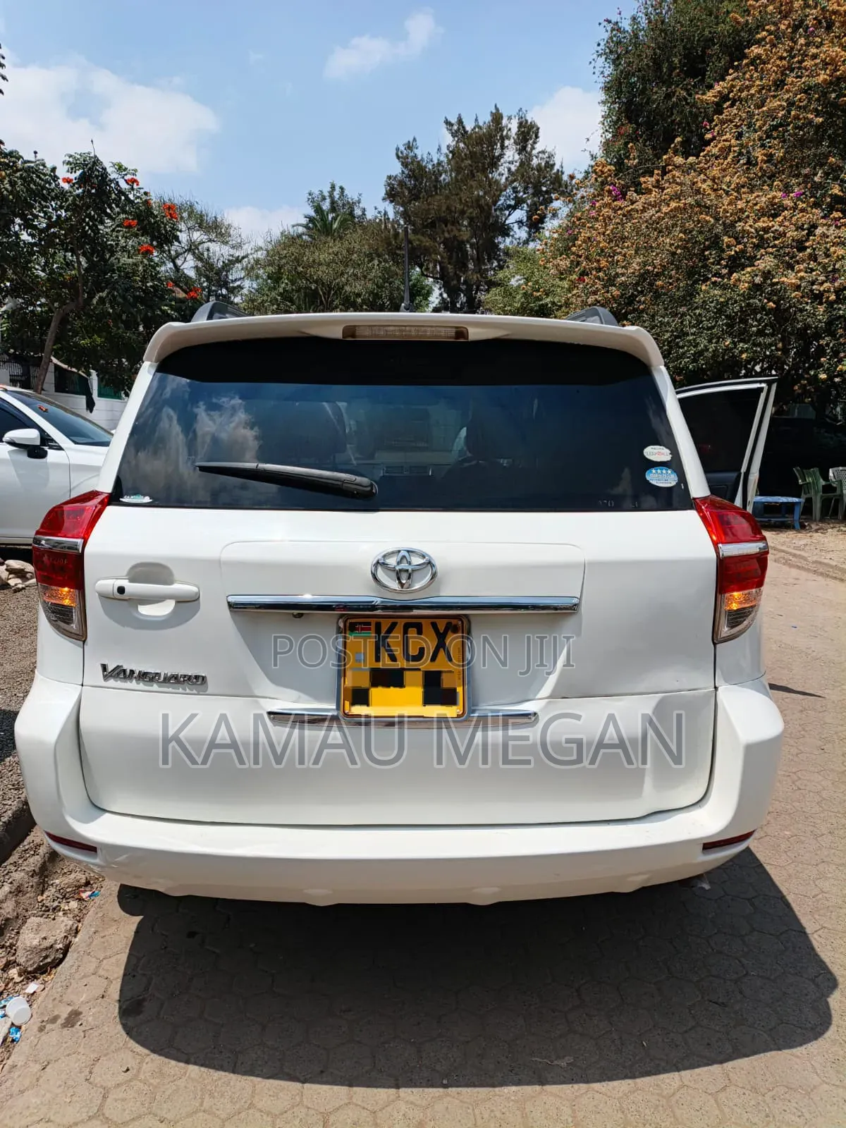 Toyota Vanguard 2012 White