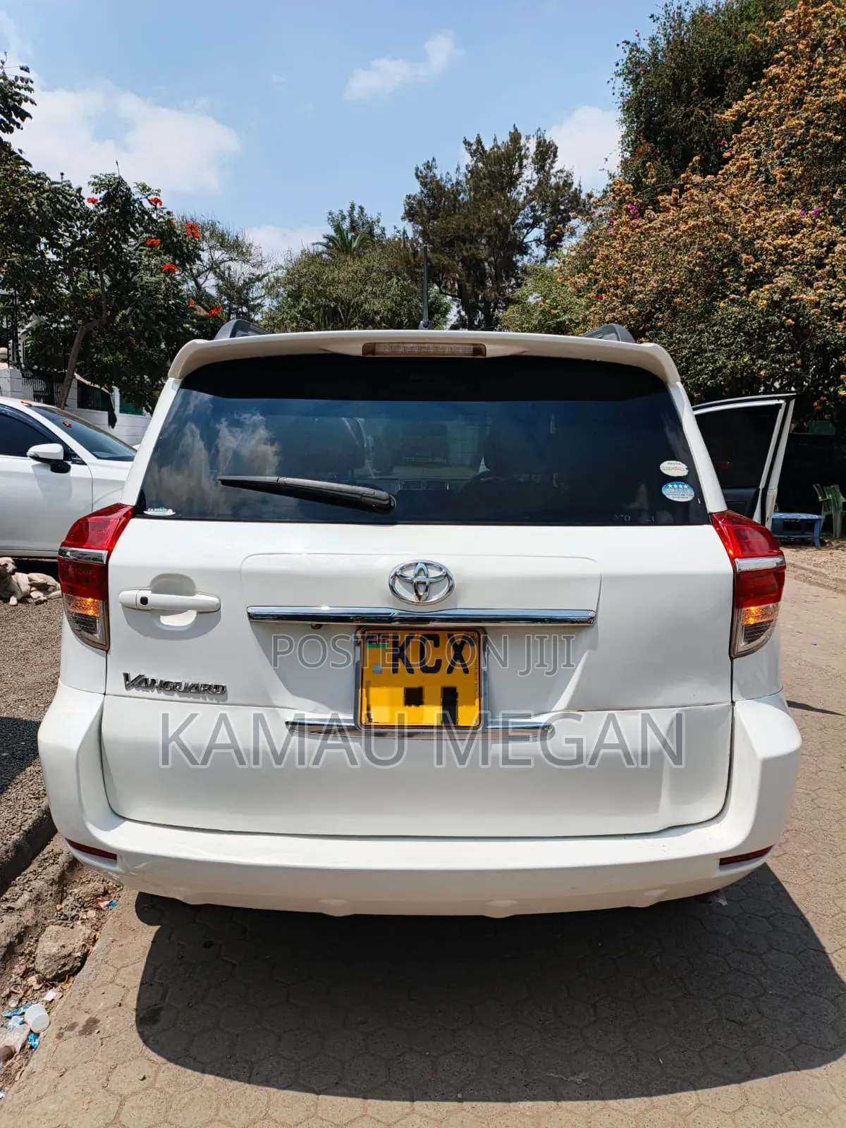 Toyota Vanguard 2012 White