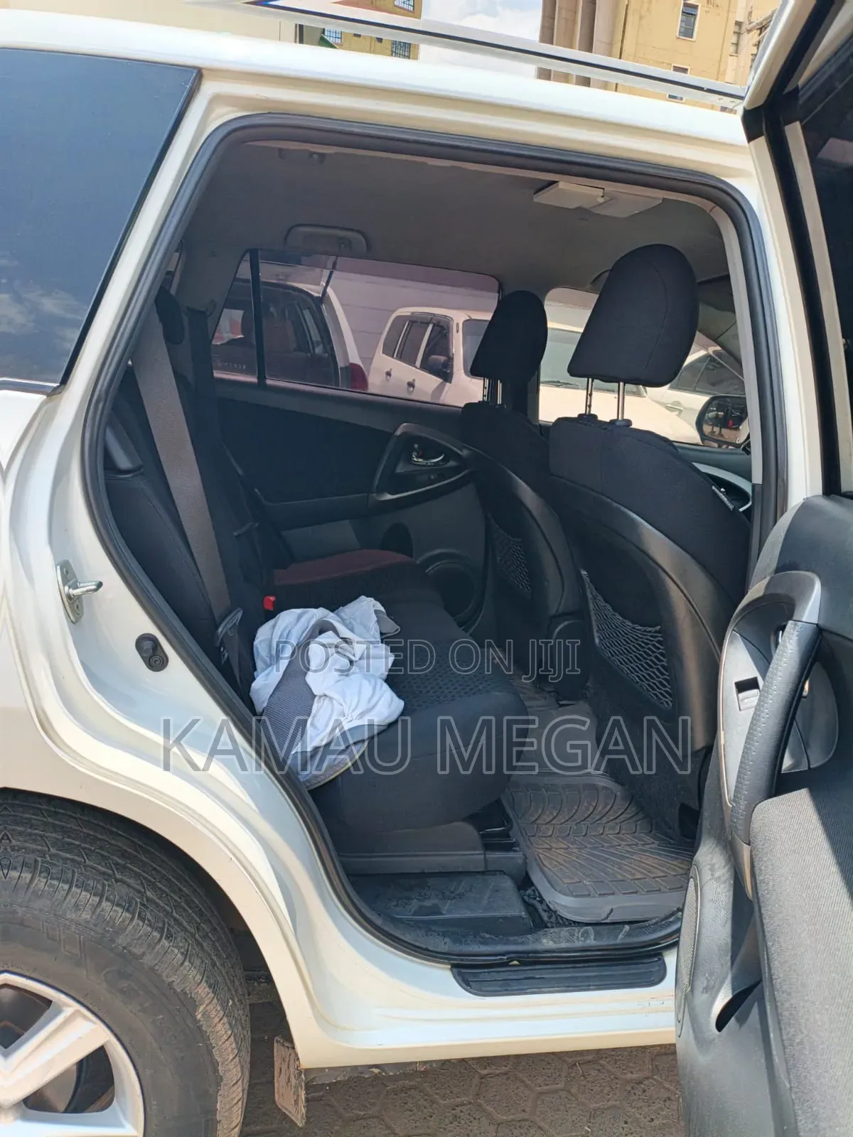 Toyota Vanguard 2012 White