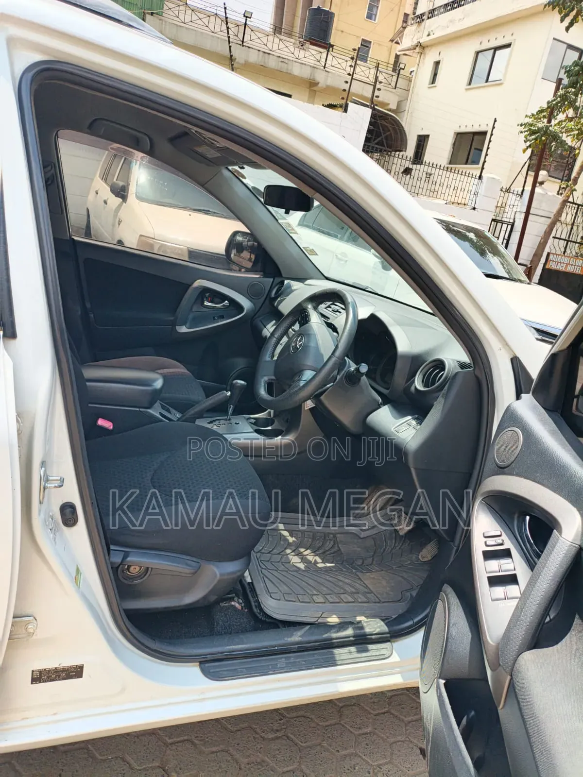 Toyota Vanguard 2012 White