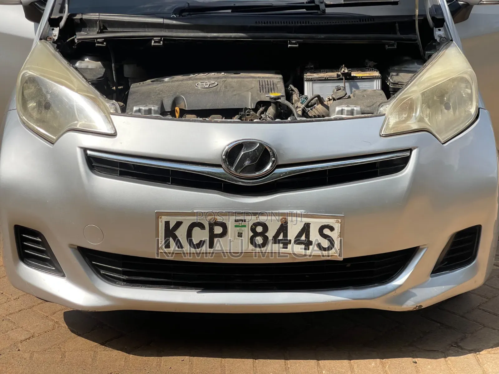 Toyota Ractis 2010 Silver
