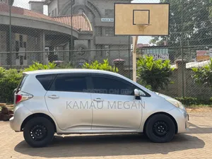 Toyota Ractis 2010 Silver