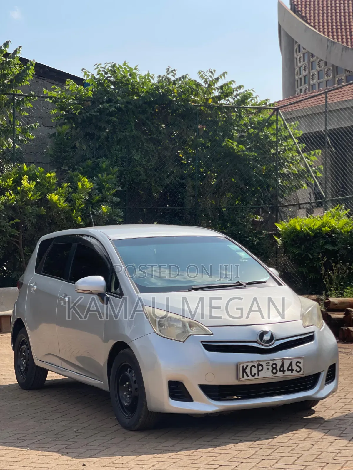 Toyota Ractis 2010 Silver