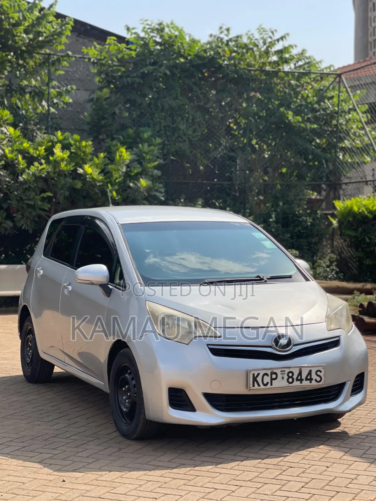 Toyota Ractis 2010 Silver