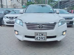 Toyota Vanguard 2013 White