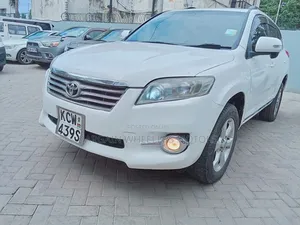 Toyota Vanguard 2013 White