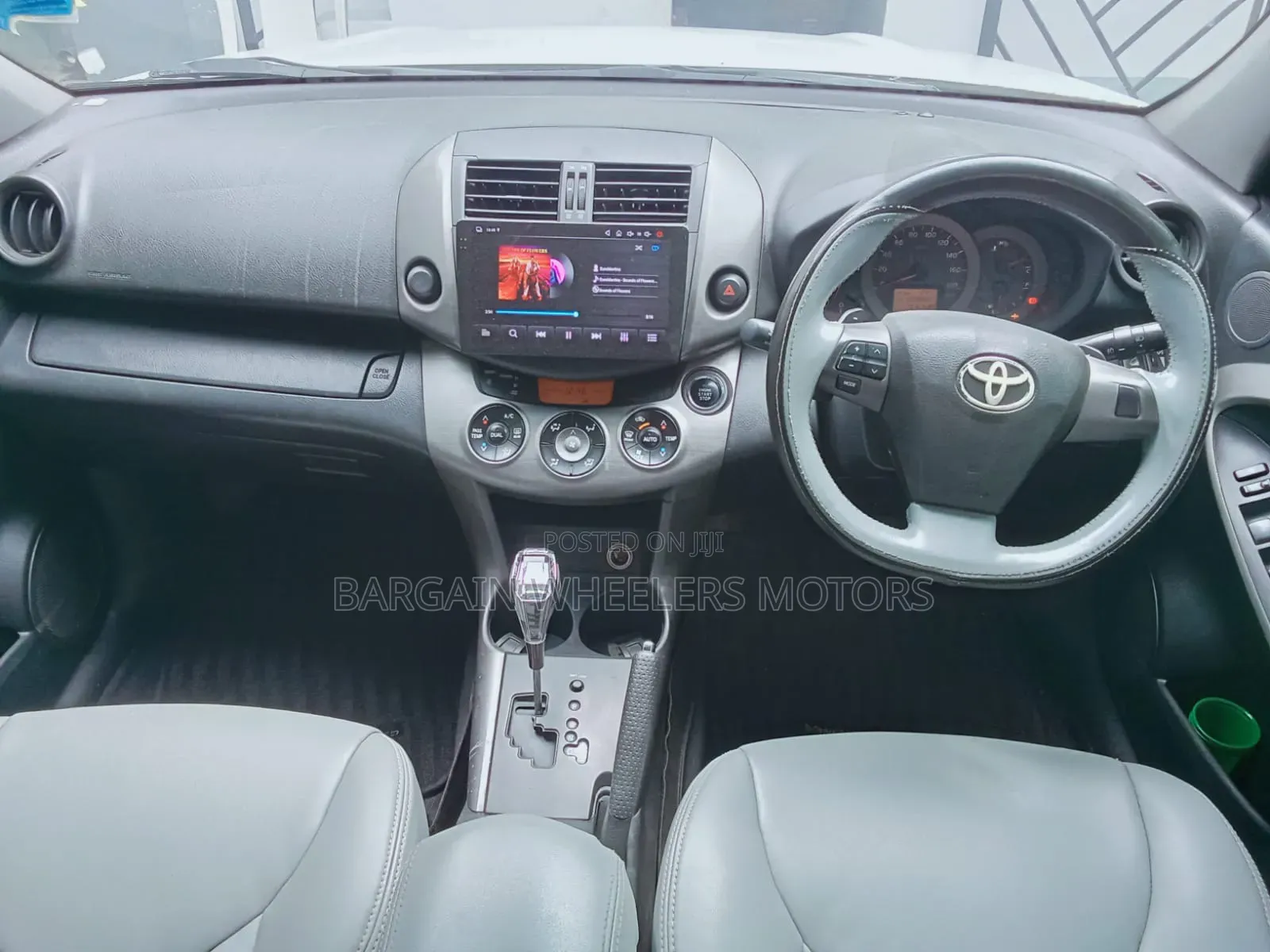 Toyota Vanguard 2013 White