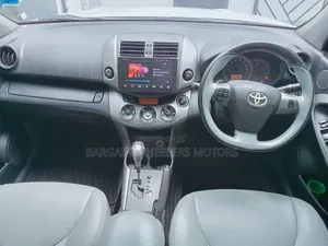 Toyota Vanguard 2013 White