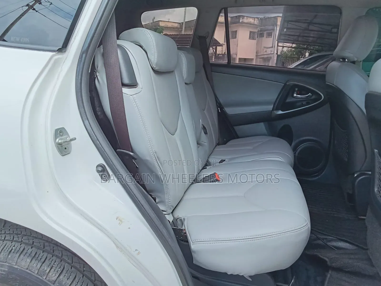 Toyota Vanguard 2013 White