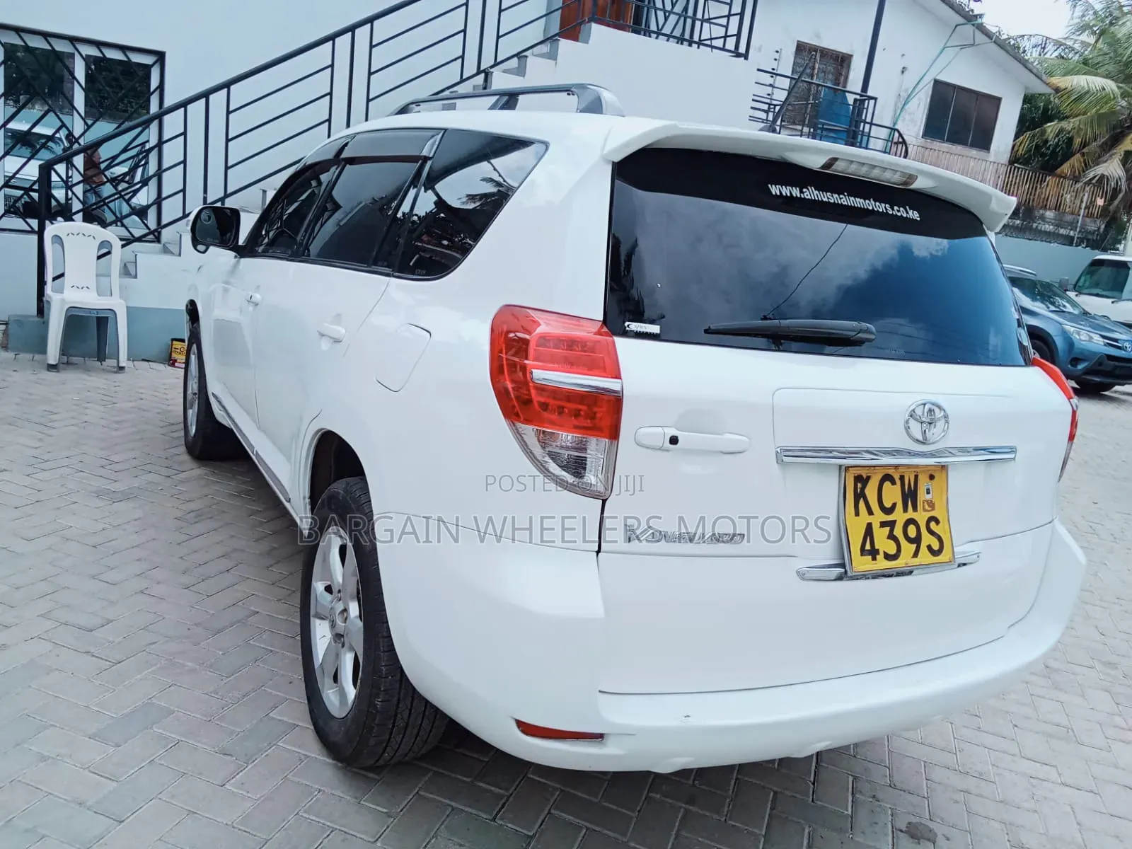 Toyota Vanguard 2013 White