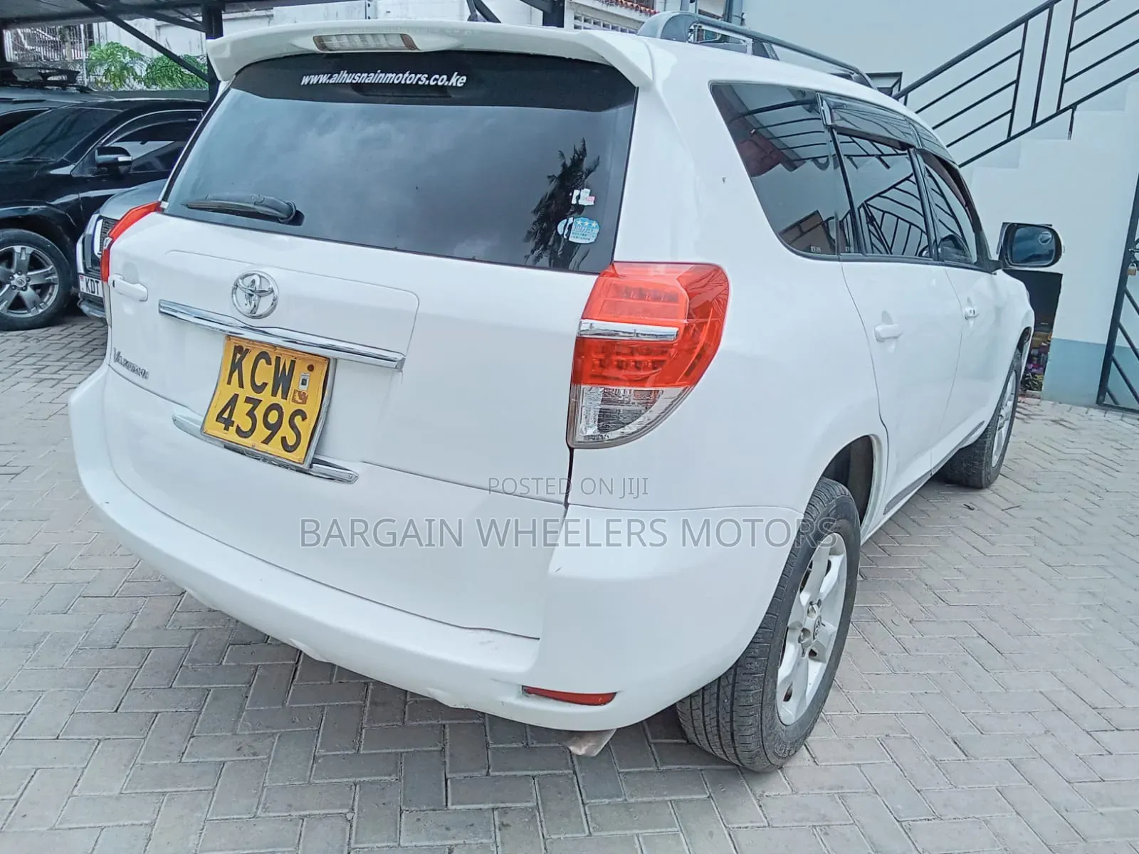 Toyota Vanguard 2013 White
