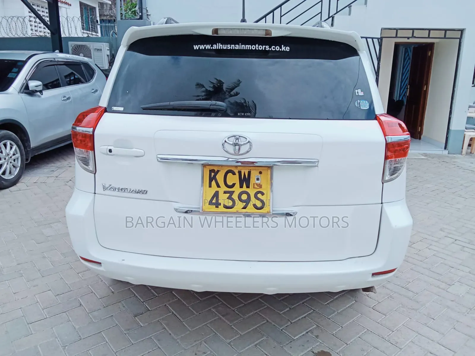 Toyota Vanguard 2013 White