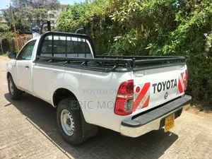 Toyota Hilux 2014 White
