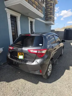 Toyota Vitz 1.0 FWD 5dr 2018 Gray