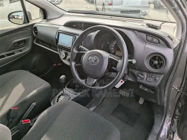 Toyota Vitz 1.0 FWD 5dr 2018 Gray