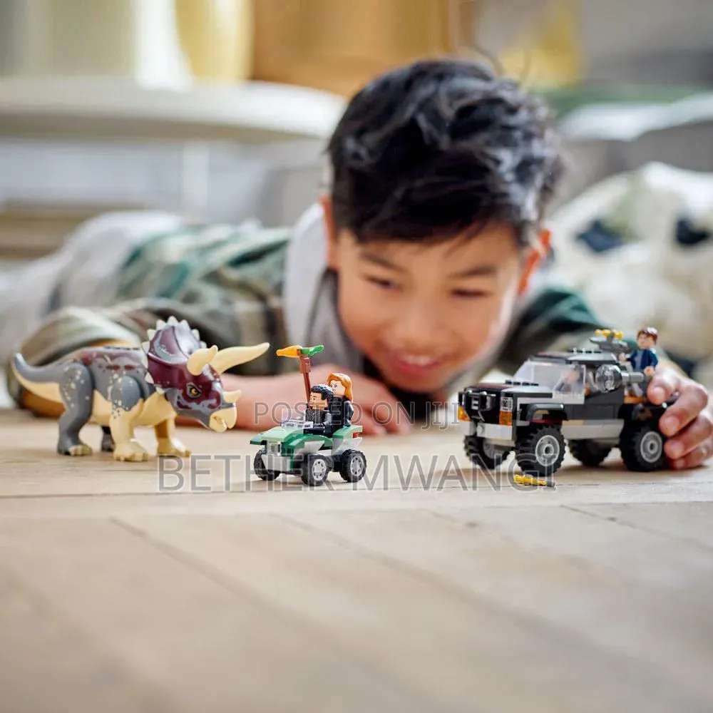 Jurassic World Triceratops Pickup Truck Ambush