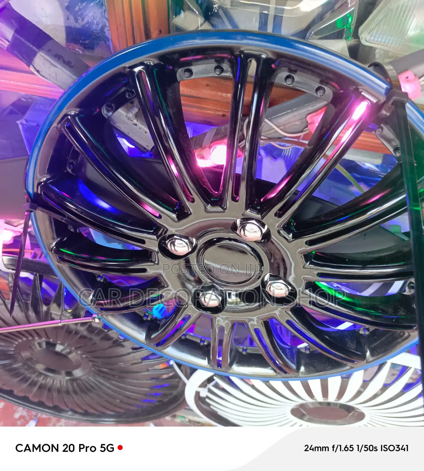 13" Multi Spoke Snap on Wheel Hubcap With Blue Outer Rim Accent