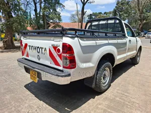 Toyota Hilux 2015 Off white