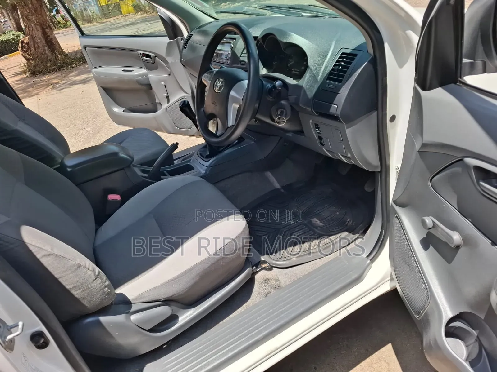Toyota Hilux 2015 Off white