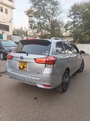 Toyota Corolla Fielder 2017 Silver