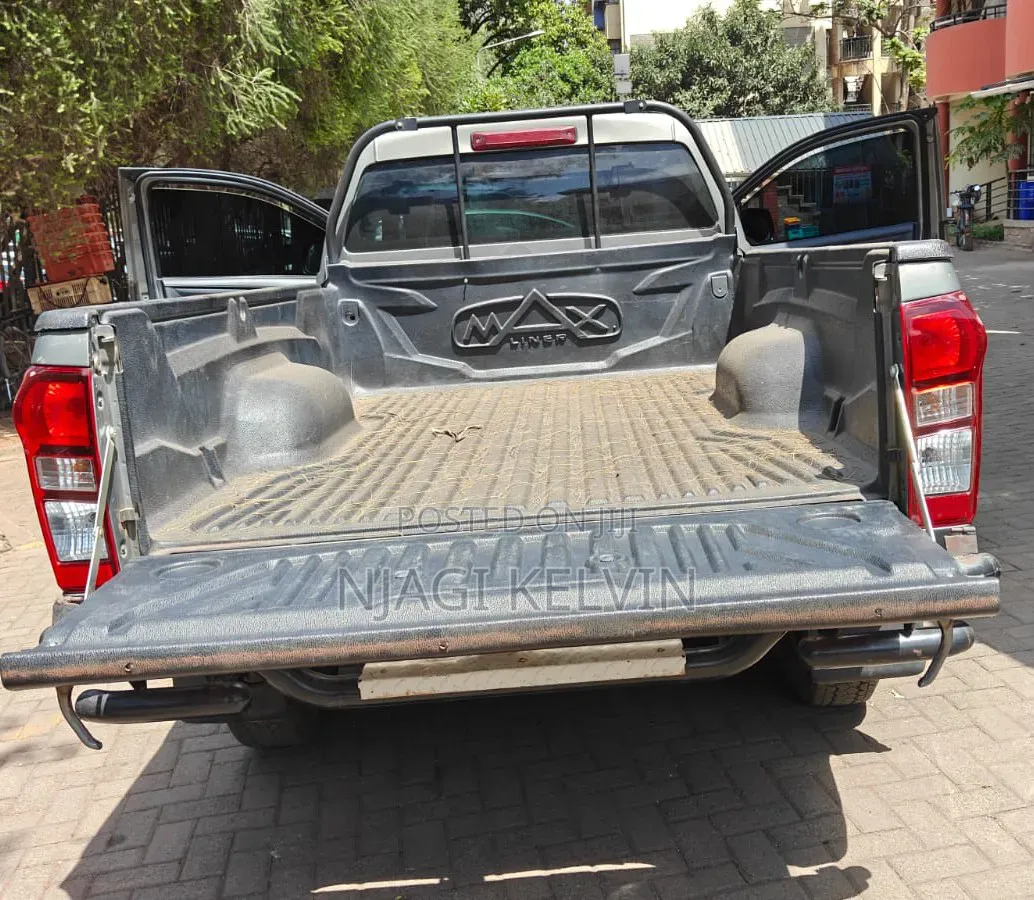 Isuzu D-MAX 2021 Gray