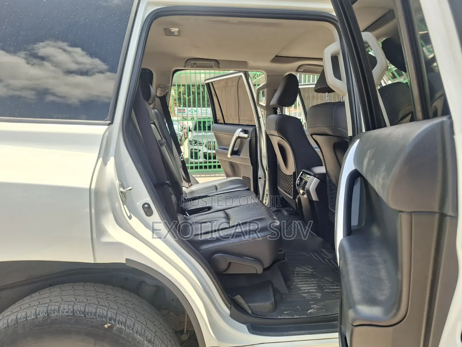 Toyota Land Cruiser Prado 2018 Off white