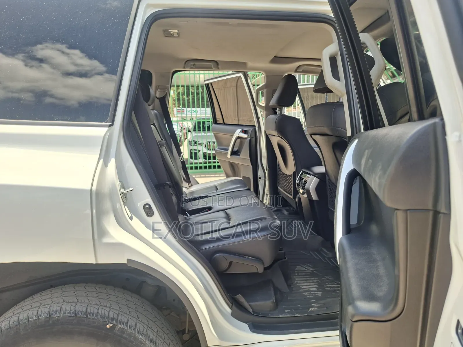Toyota Land Cruiser Prado 2018 Off white