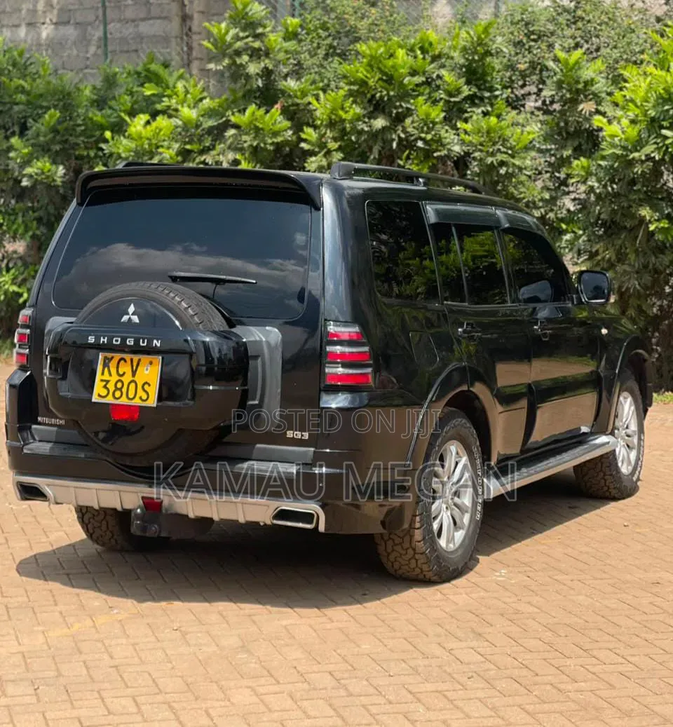Mitsubishi Pajero 2012 Black