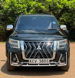 Mitsubishi Pajero 2012 Black