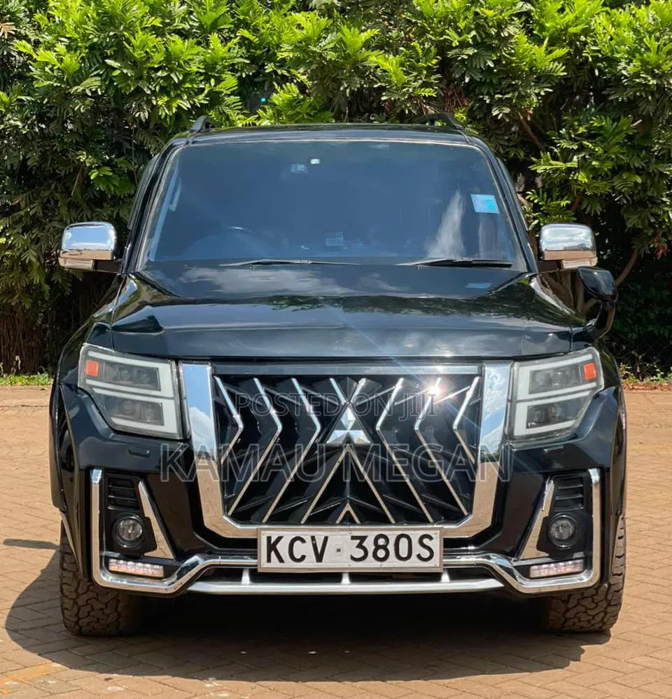 Mitsubishi Pajero 2012 Black
