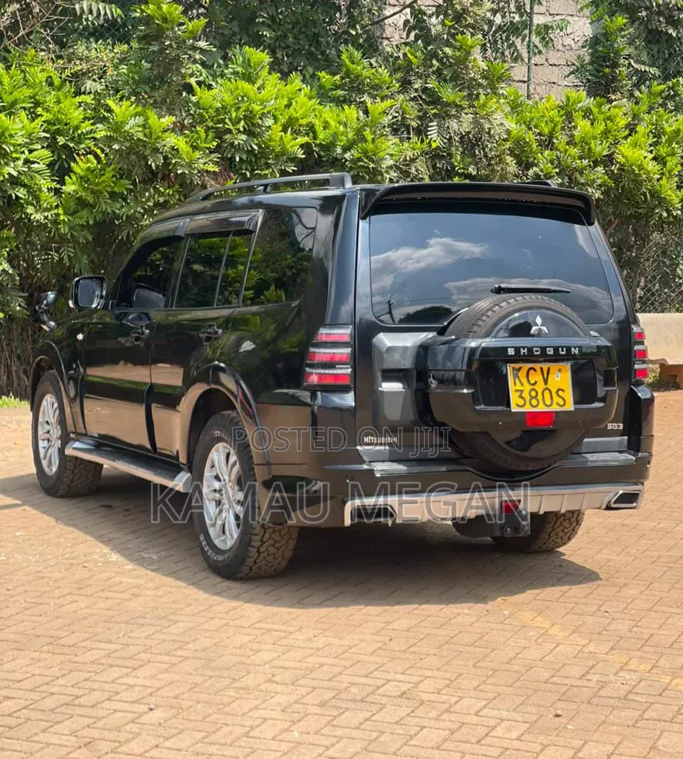 Mitsubishi Pajero 2012 Black