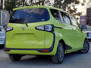 Toyota Sienta 2018 Green