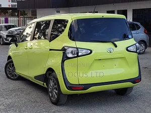 Toyota Sienta 2018 Green