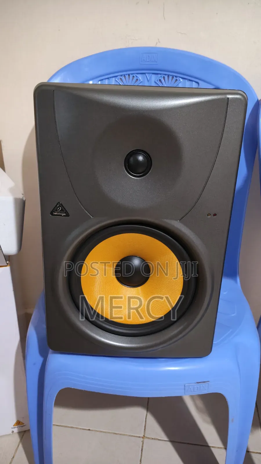 BRAND NEW Behringer B1031A 8" Active Studio Monitors