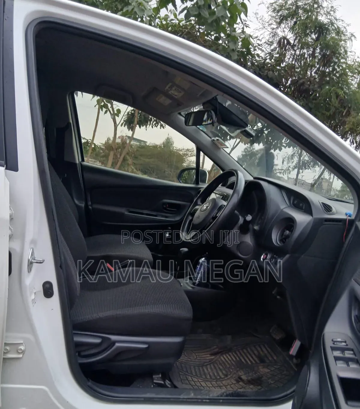 Toyota Vanguard 2010 White