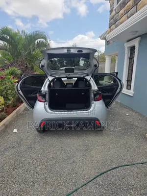 Toyota Yaris 1.5 Sedan XLE 2020 Silver