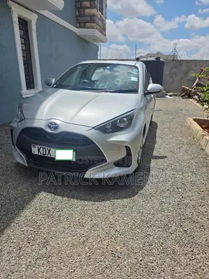 Toyota Yaris 1.5 Sedan XLE 2020 Silver