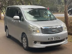 Toyota Noah 2012 Silver