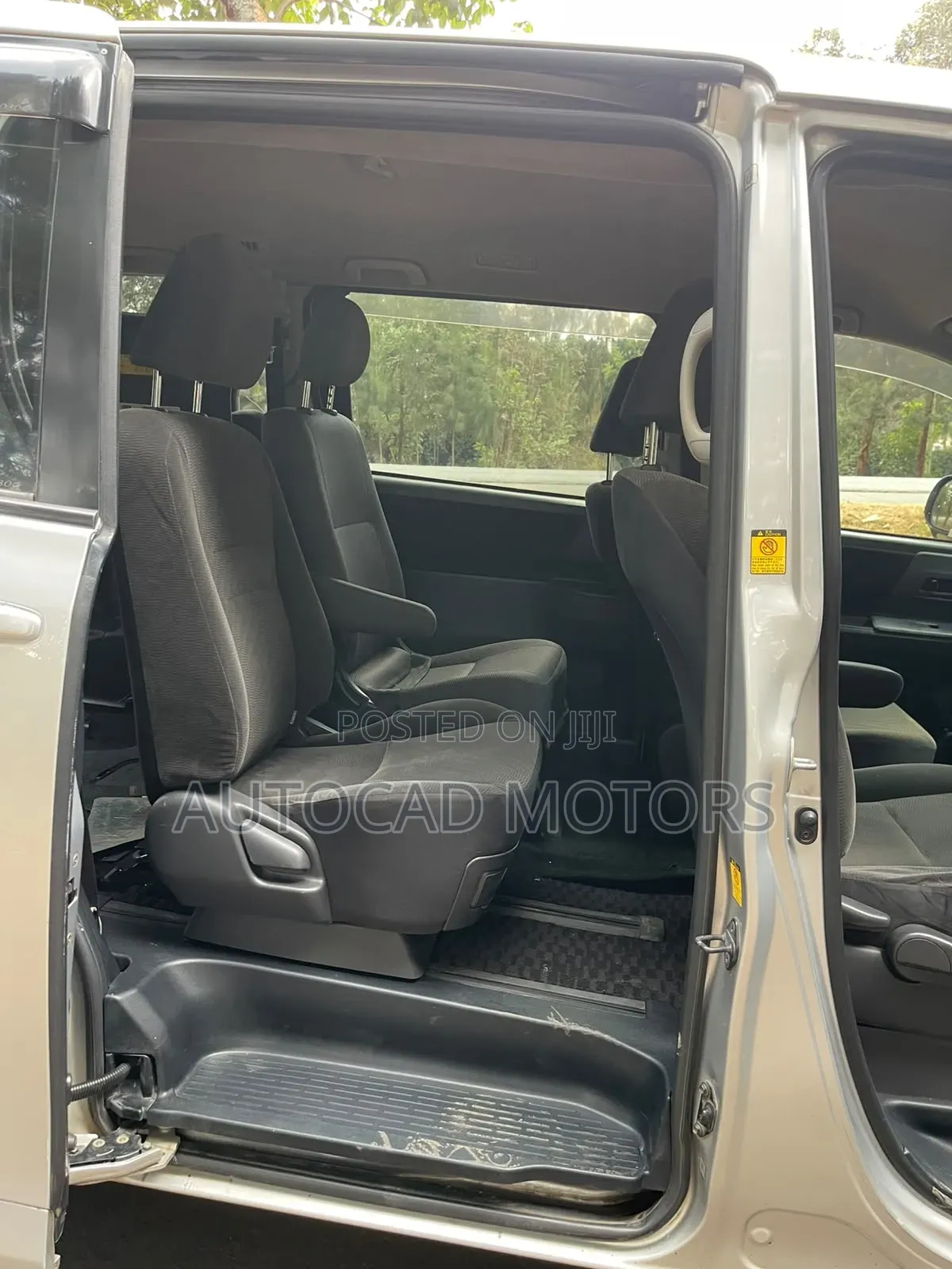 Toyota Noah 2012 Silver