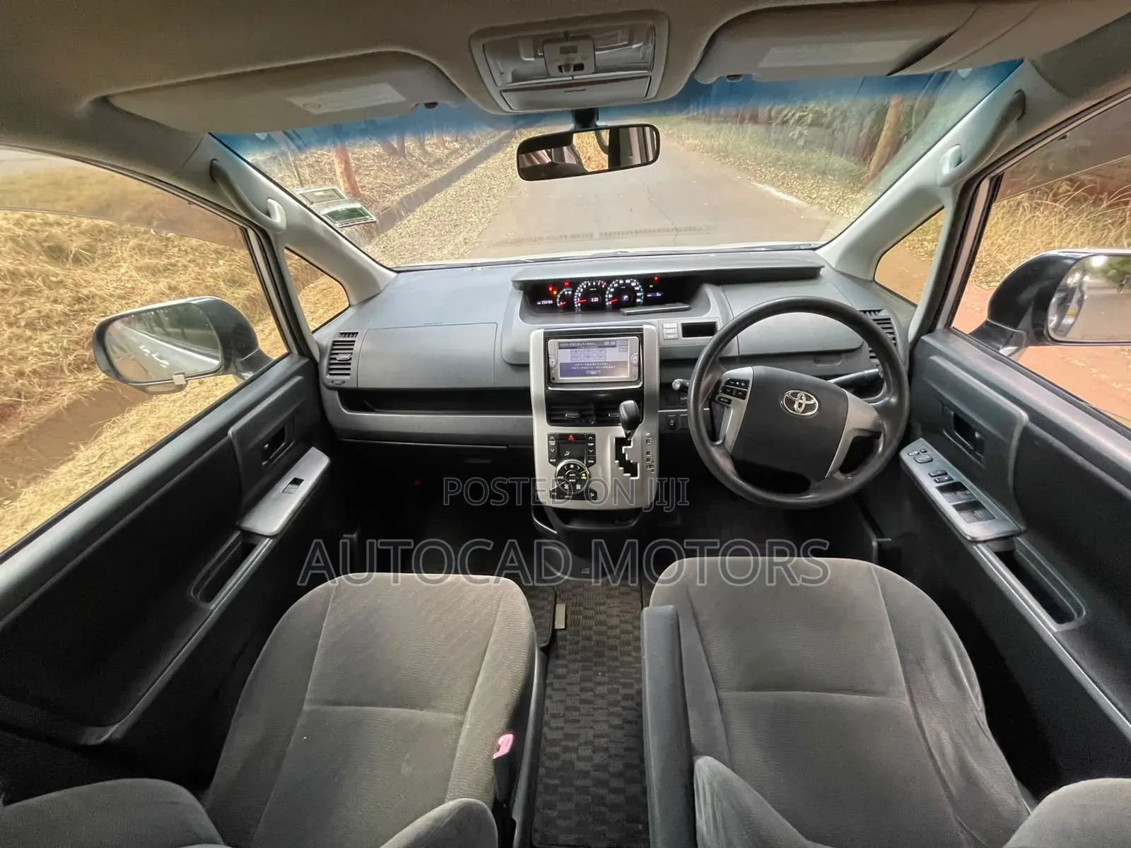 Toyota Noah 2012 Silver