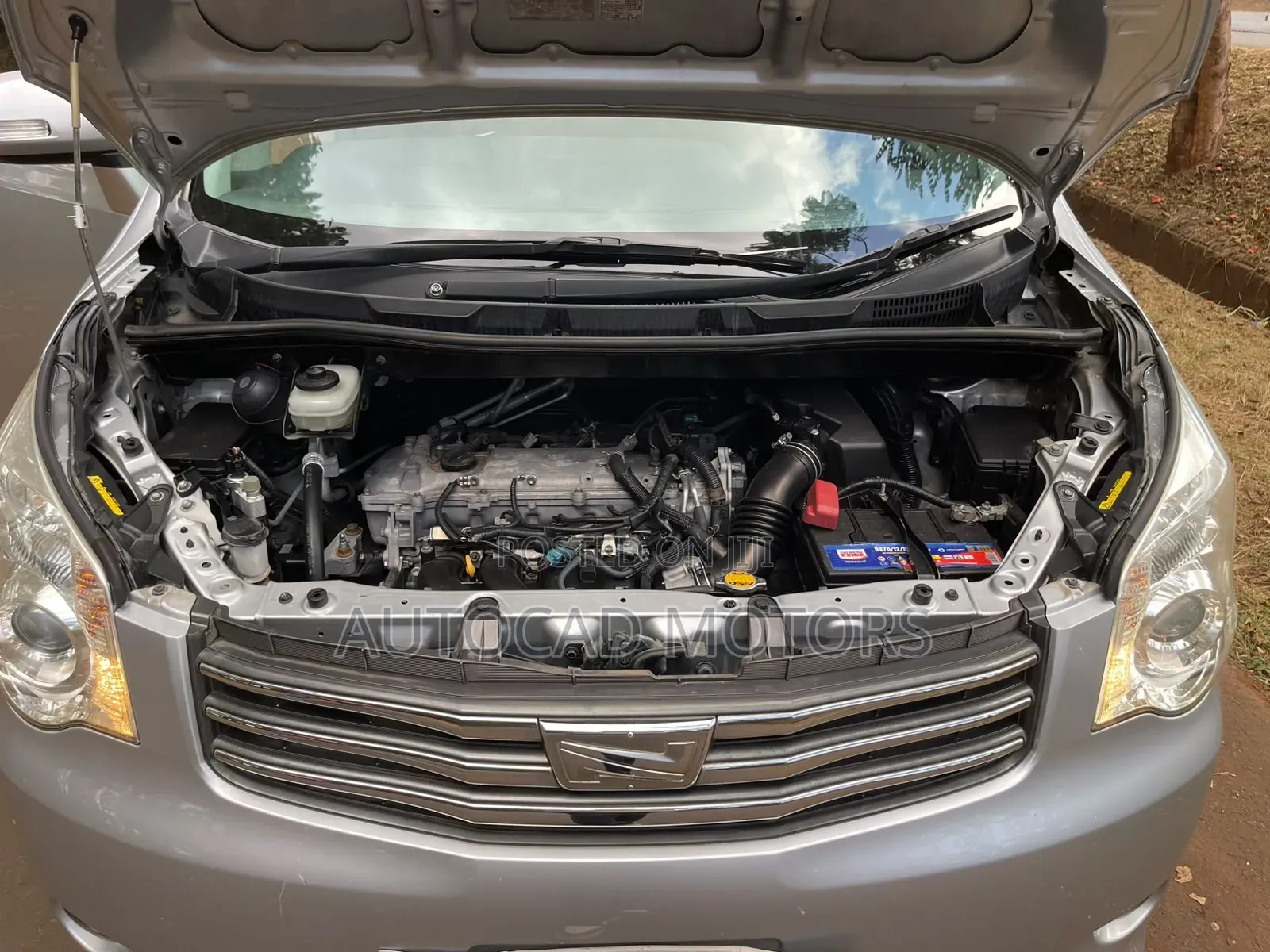 Toyota Noah 2012 Silver
