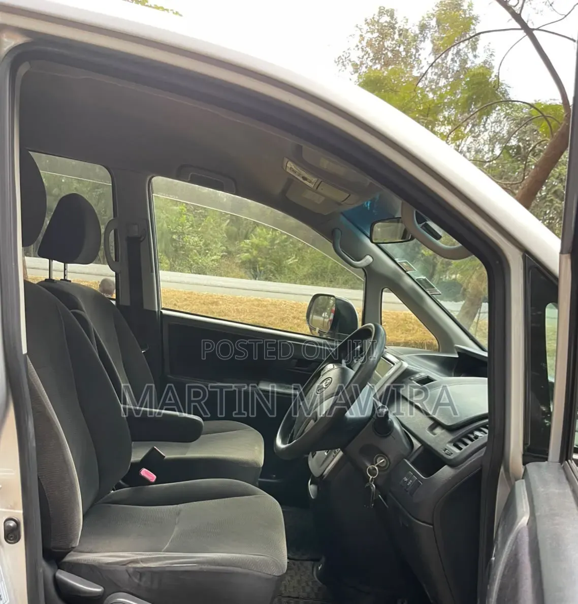 Toyota Noah 2012 Silver