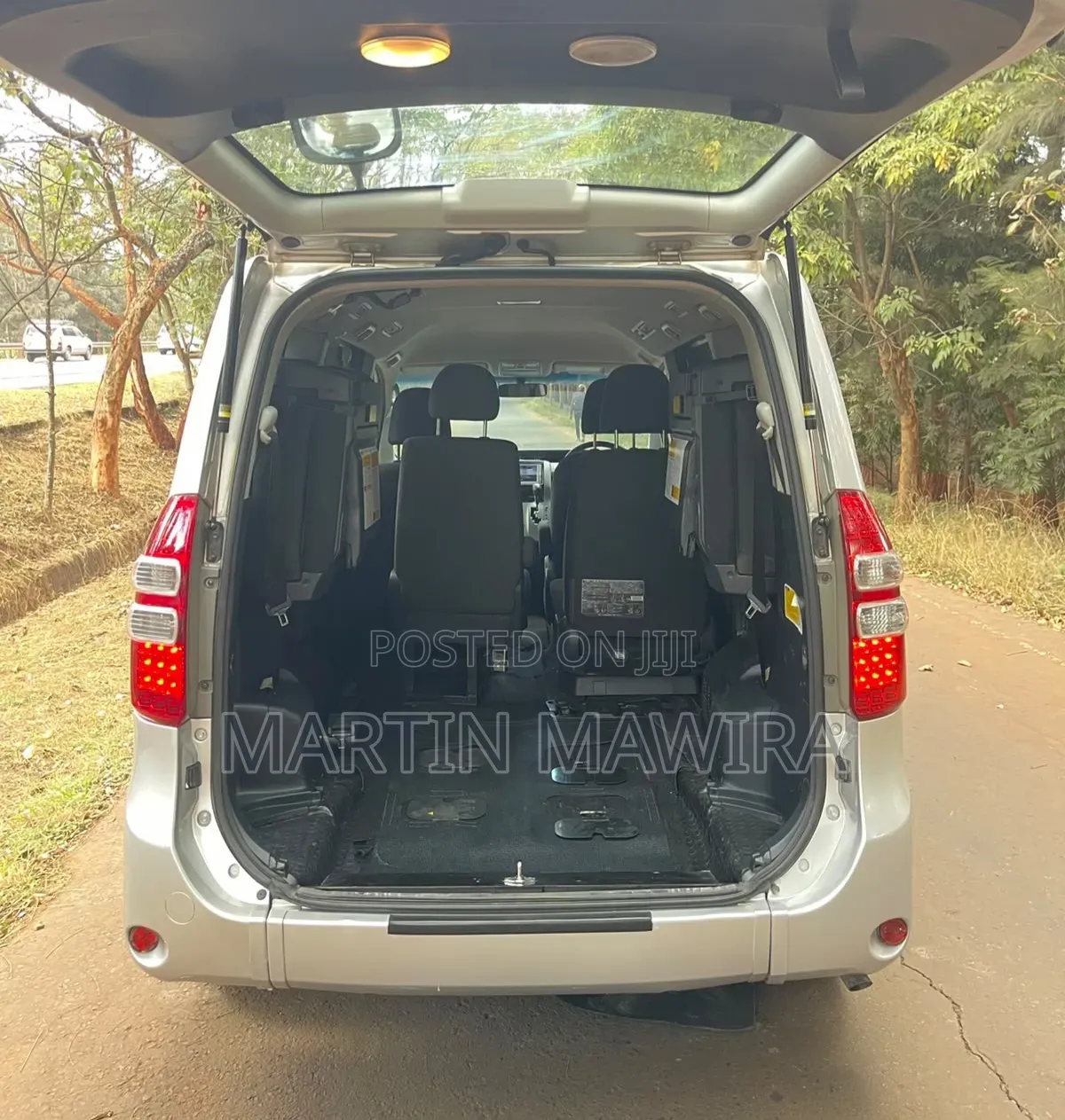 Toyota Noah 2012 Silver